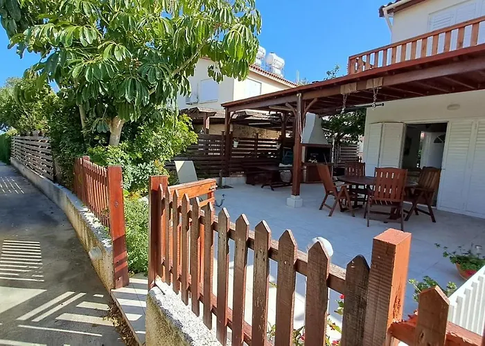 Relaxing Seaside Manors